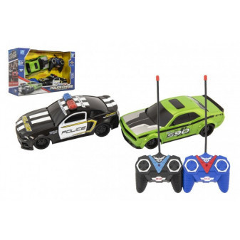 Auto RC 2ks policejní honička plast zelené 18cm na dálkové ovládání na baterie se světlem 2 fr.